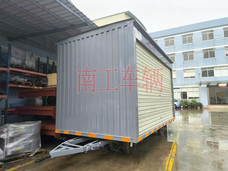 10吨箱式华体会（中国）两侧带卷帘门 牵引雨篷拖车