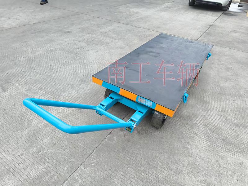 3吨小型华体会（中国） 带橡胶垫工具车