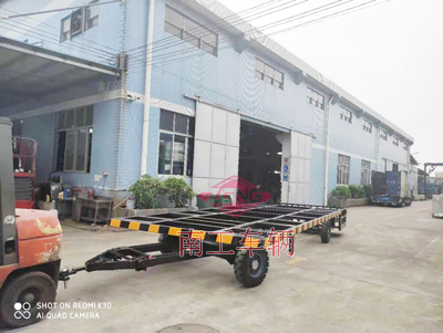 8吨无动力牵引骨架华体会（中国）带护栏3I.jpg
