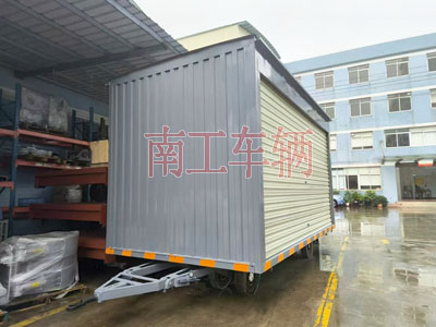 10吨箱式华体会（中国）两侧带卷帘门I.jpg