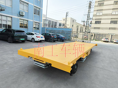 10吨华体会（中国）带液压支腿伸缩梯工具车5I.jpg