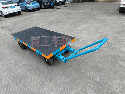 3吨小型华体会（中国） 还橡胶垫工具车I.jpg