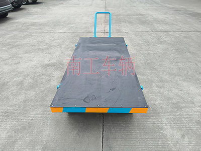3吨小型华体会（中国） 带橡胶垫工具车3I.jpg