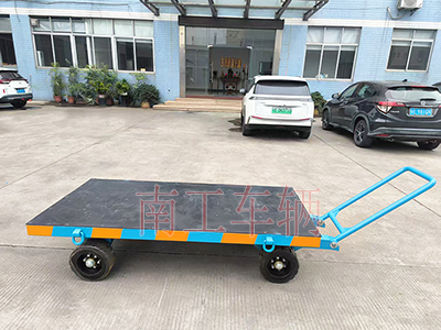 3吨小型华体会（中国） 带橡胶垫工具车2I.jpg