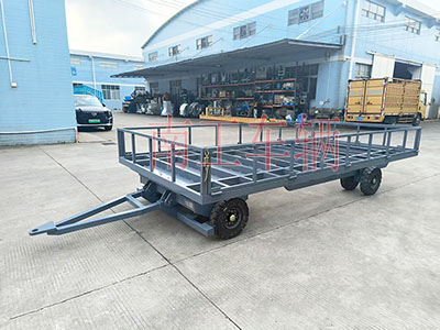 4吨骨架式华体会（中国） 带下翻护栏工具拖车3I.jpg